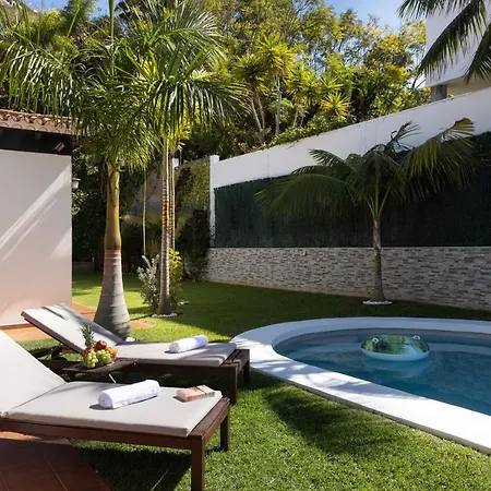 Villa Home2Book Stunnig Asian Sabina, Heated Pool & View