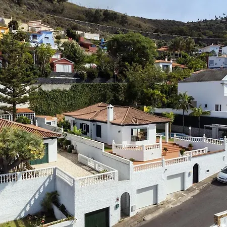 Home2Book Stunnig Asian Sabina, Heated Pool & View