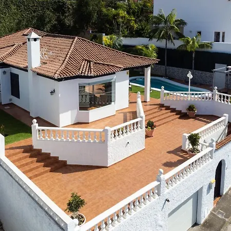 Villa Home2Book Stunnig Asian Sabina, Heated Pool & View