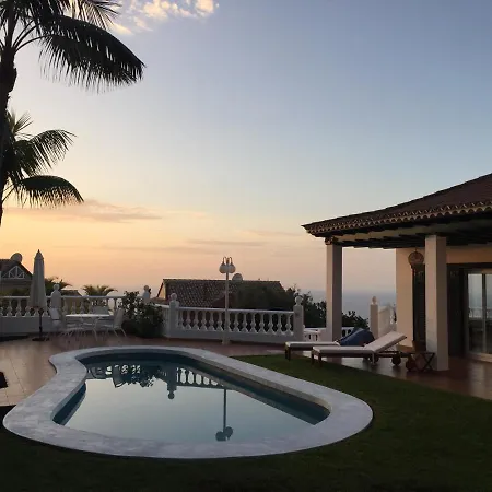 Villa Home2Book Stunnig Asian Sabina, Heated Pool & View
